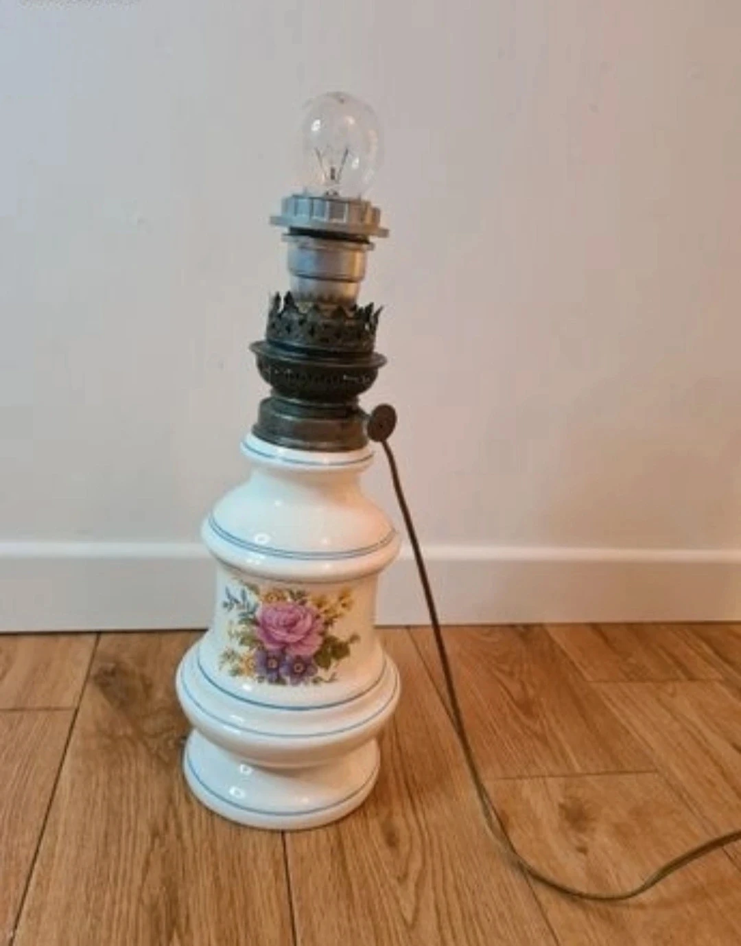 Lampe pétrole électrique vintage motif floraux